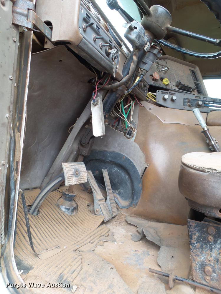 image for item EI9672 1984 Freightliner semi truck