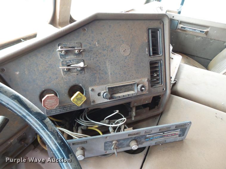 image for item EI9672 1984 Freightliner semi truck