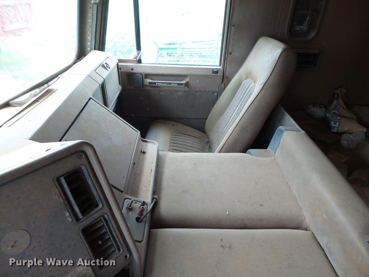 image for item EI9672 1984 Freightliner semi truck