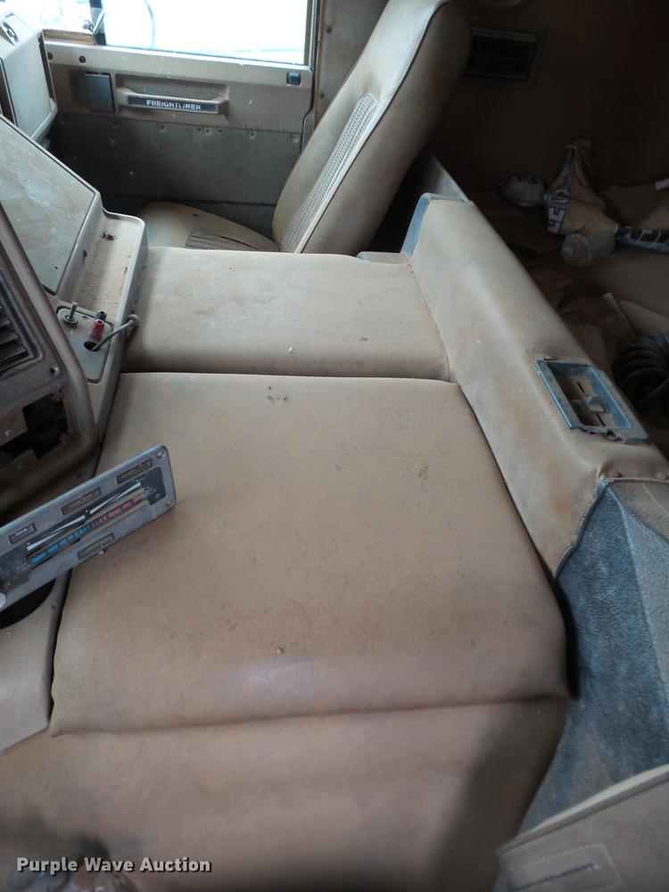 image for item EI9672 1984 Freightliner semi truck