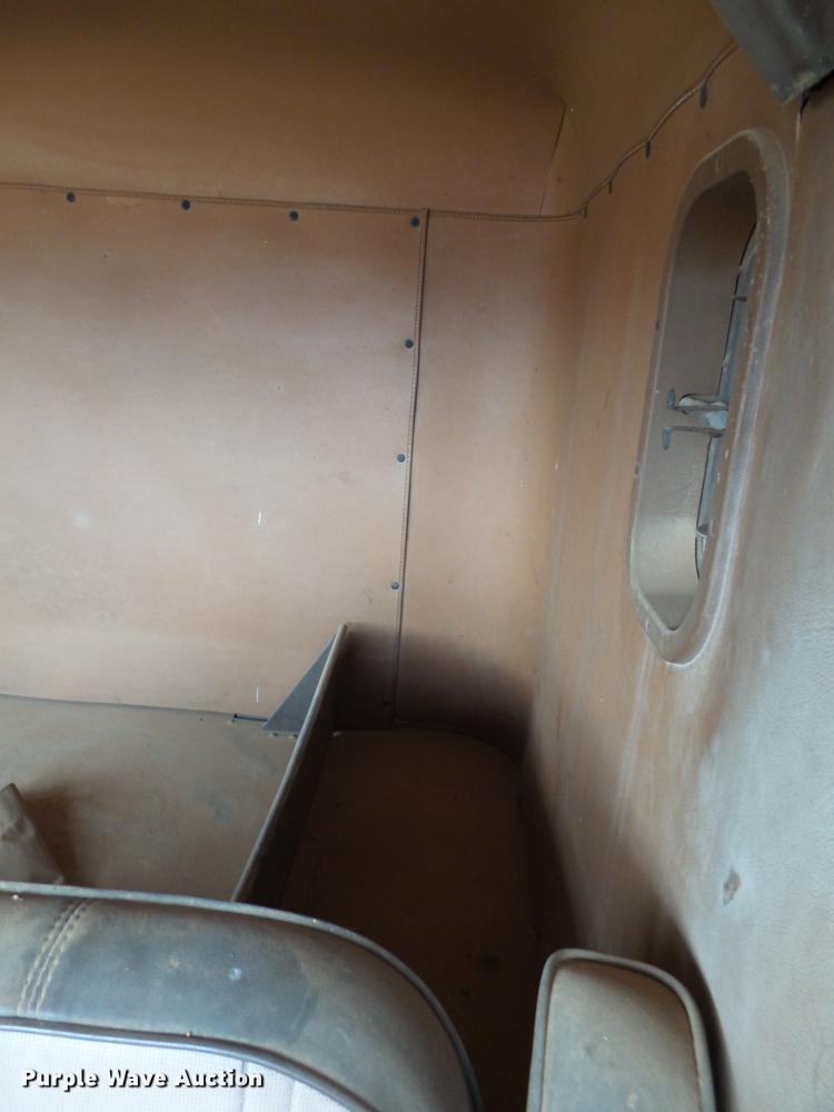 image for item EI9672 1984 Freightliner semi truck