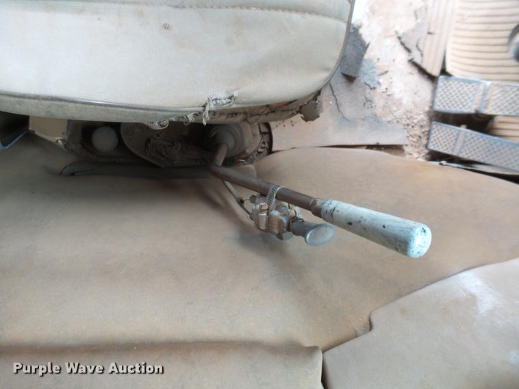 image for item EI9672 1984 Freightliner semi truck