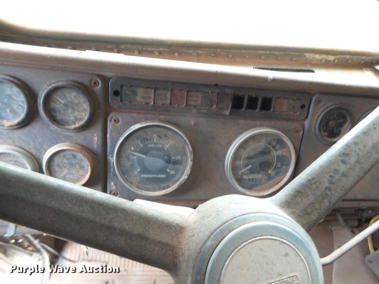 image for item EI9672 1984 Freightliner semi truck