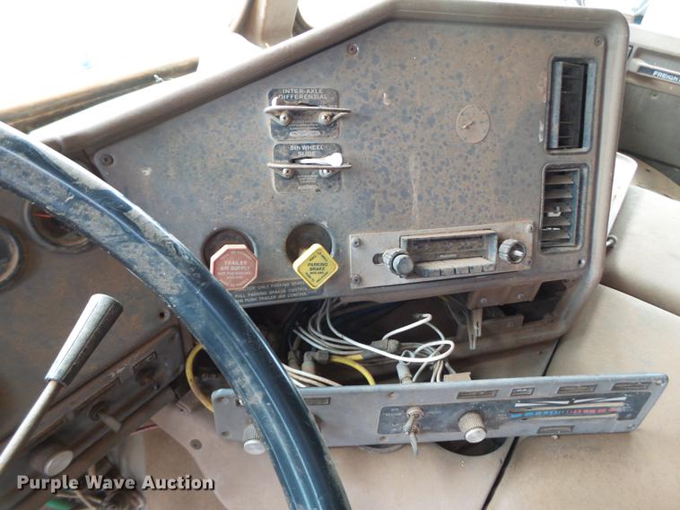 image for item EI9672 1984 Freightliner semi truck