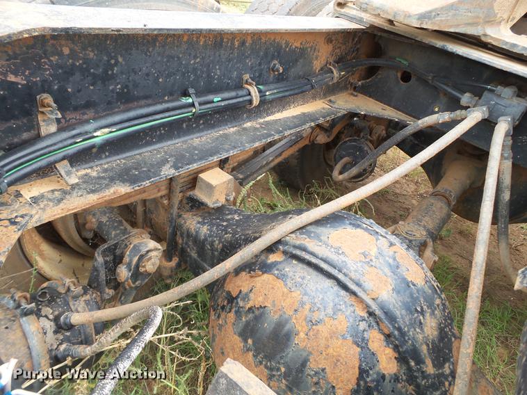 image for item EI9672 1984 Freightliner semi truck