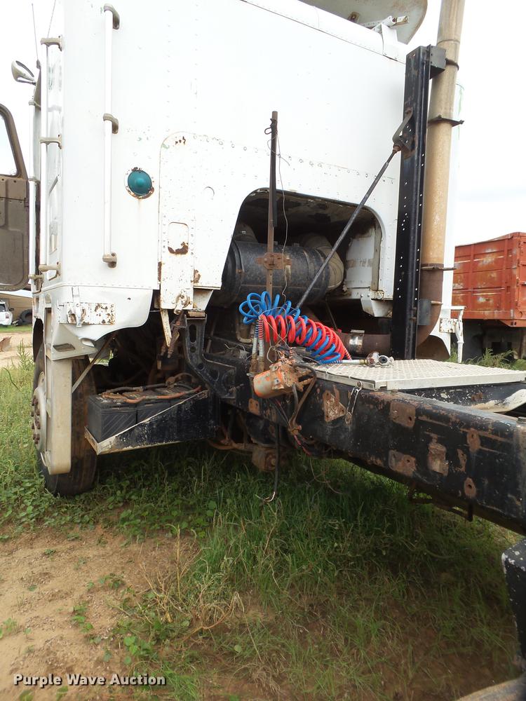 image for item EI9672 1984 Freightliner semi truck