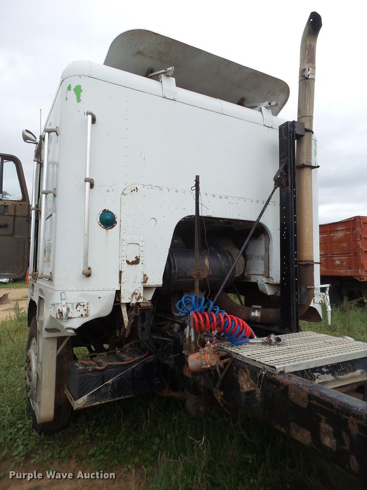 image for item EI9672 1984 Freightliner semi truck