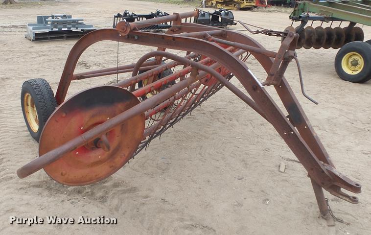 image for item FQ9468 Massey-Ferguson 36 hay rake