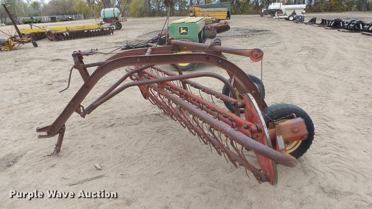 image for item FQ9468 Massey-Ferguson 36 hay rake