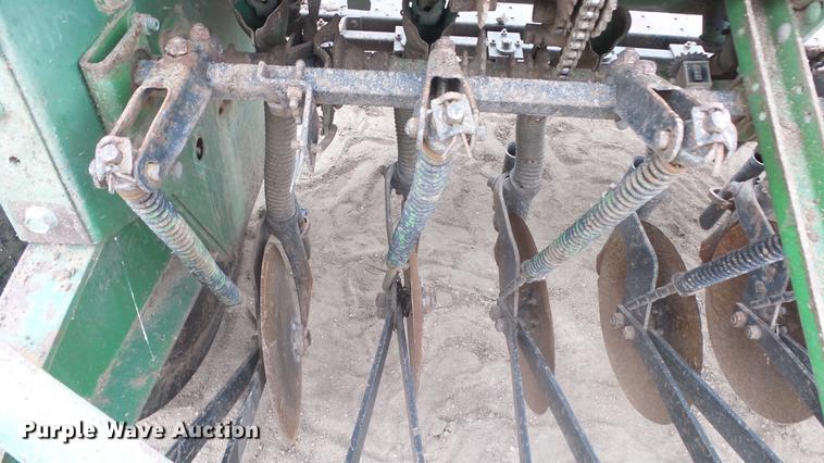 image for item FQ9469 John Deere 8350 grain drill