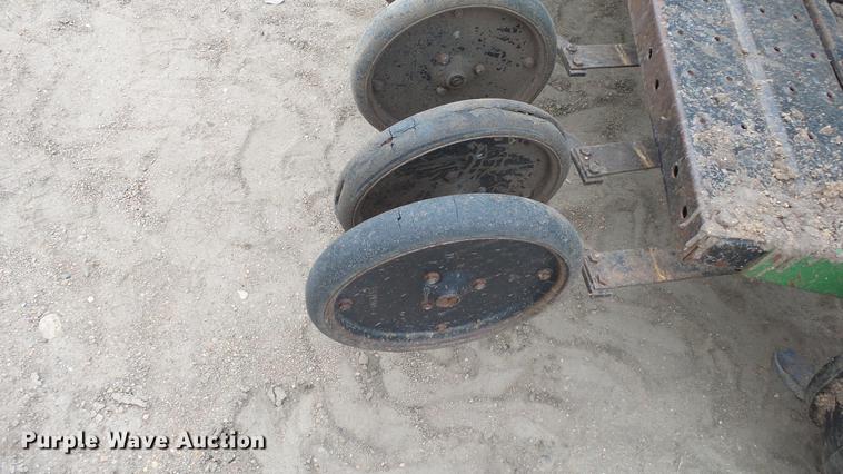 image for item FQ9469 John Deere 8350 grain drill