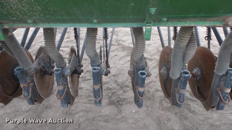 image for item FQ9469 John Deere 8350 grain drill