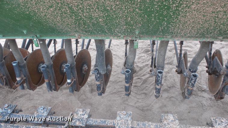 image for item FQ9469 John Deere 8350 grain drill