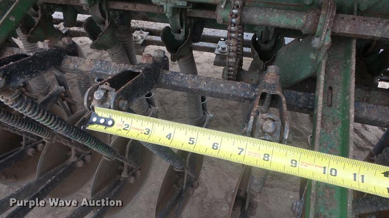 image for item FQ9469 John Deere 8350 grain drill