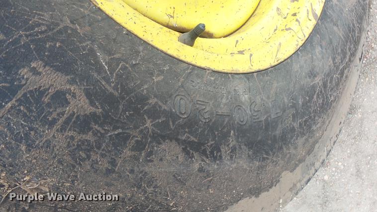 image for item FQ9469 John Deere 8350 grain drill