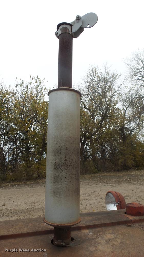 image for item FQ9477 Farmall 340 tractor