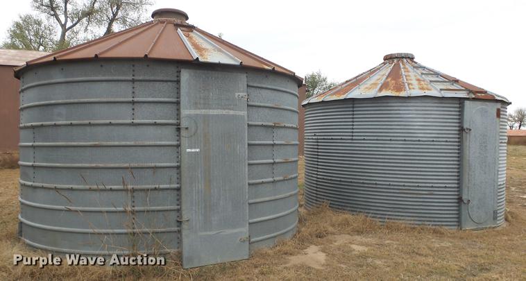 image for item FQ9498 (2) grain bins