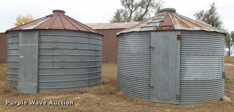 image for item FQ9498 (2) grain bins