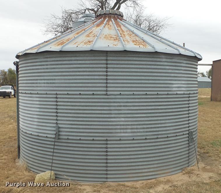 image for item FQ9498 (2) grain bins