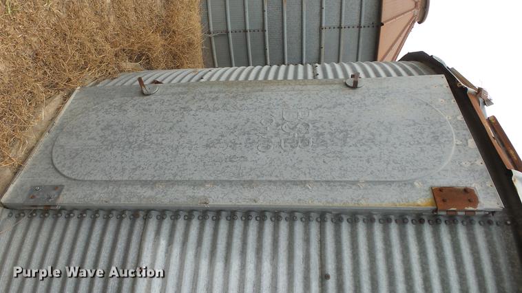 image for item FQ9498 (2) grain bins