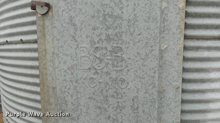 image for item FQ9498 (2) grain bins