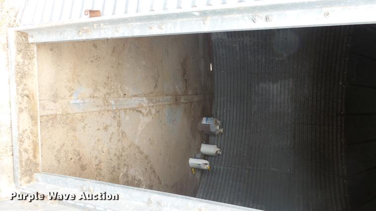 image for item FQ9498 (2) grain bins