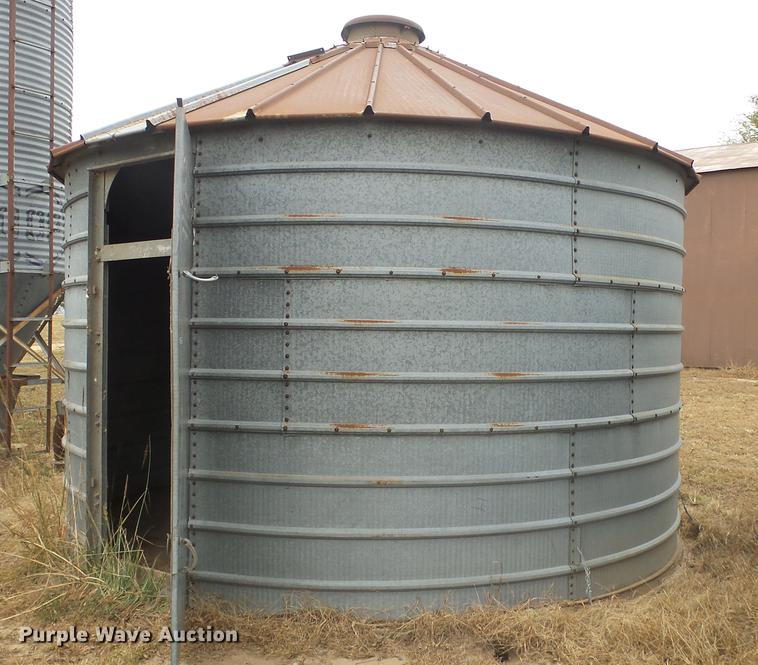 image for item FQ9498 (2) grain bins
