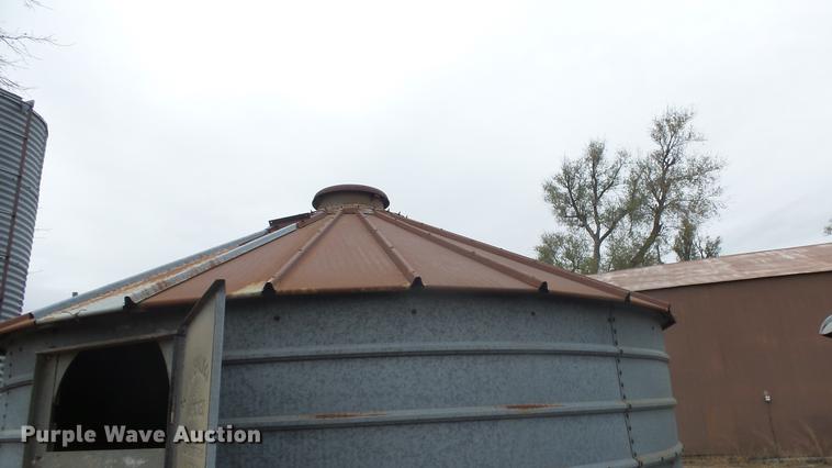 image for item FQ9498 (2) grain bins