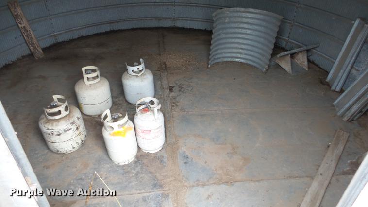 image for item FQ9498 (2) grain bins