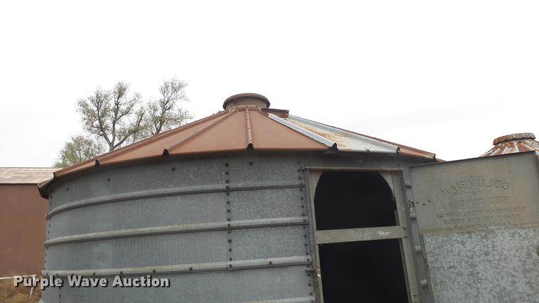image for item FQ9498 (2) grain bins