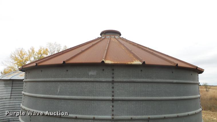image for item FQ9498 (2) grain bins