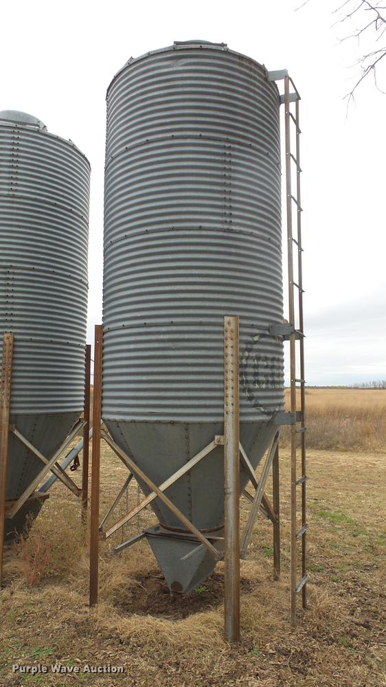 image for item FQ9499 (3) bottom hopper bins