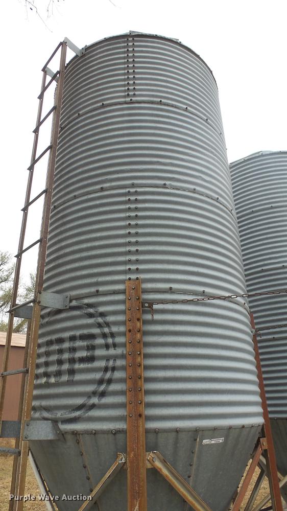 image for item FQ9499 (3) bottom hopper bins