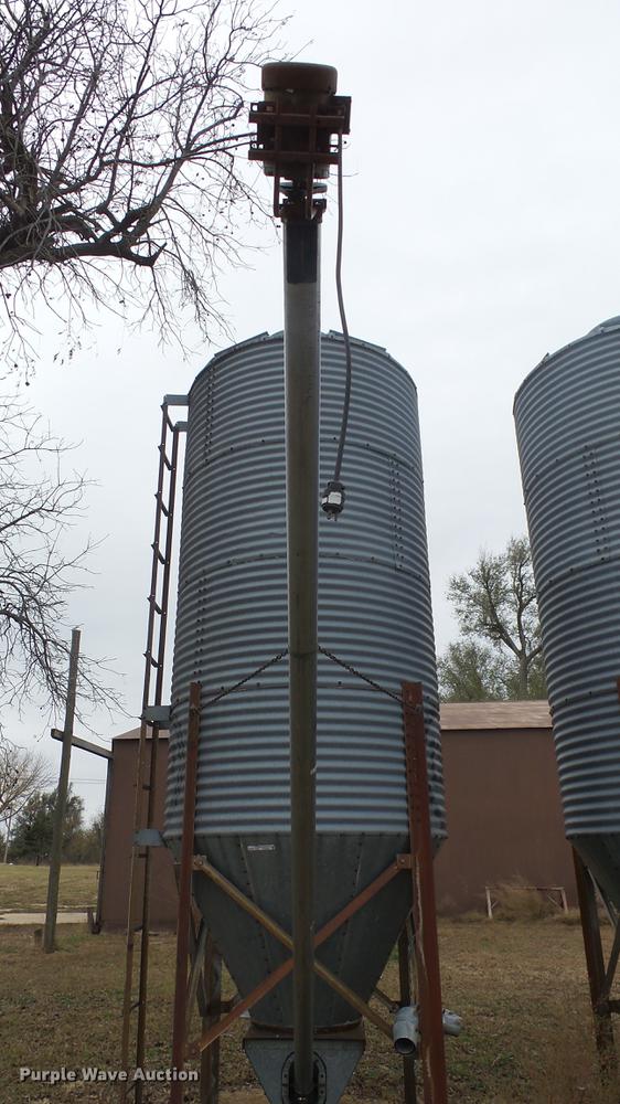 image for item FQ9499 (3) bottom hopper bins