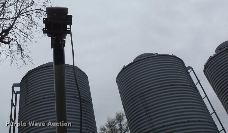 image for item FQ9499 (3) bottom hopper bins