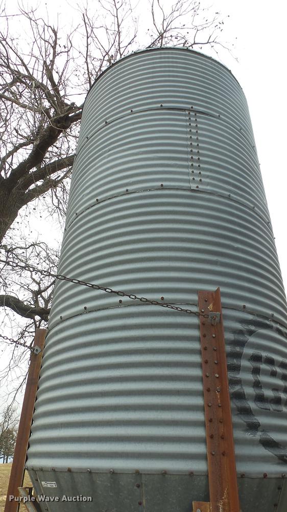 image for item FQ9499 (3) bottom hopper bins