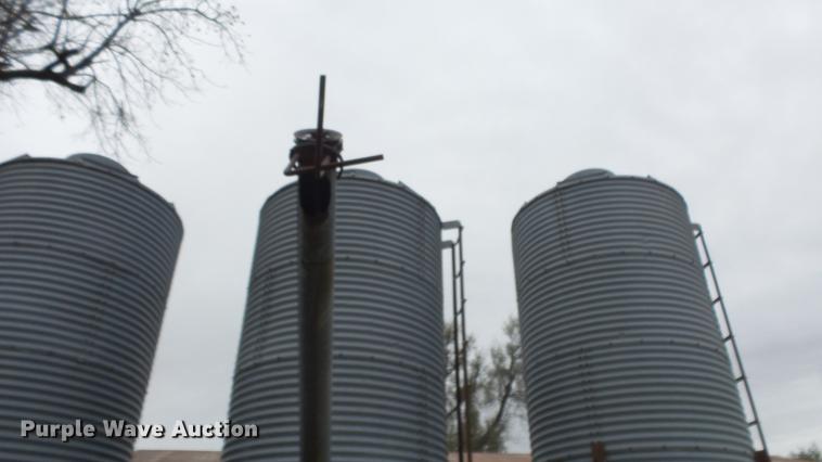 image for item FQ9499 (3) bottom hopper bins