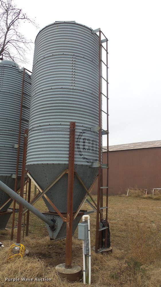 image for item FQ9499 (3) bottom hopper bins