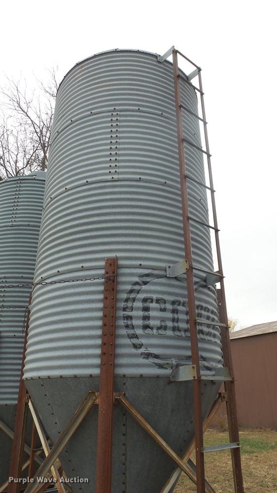 image for item FQ9499 (3) bottom hopper bins