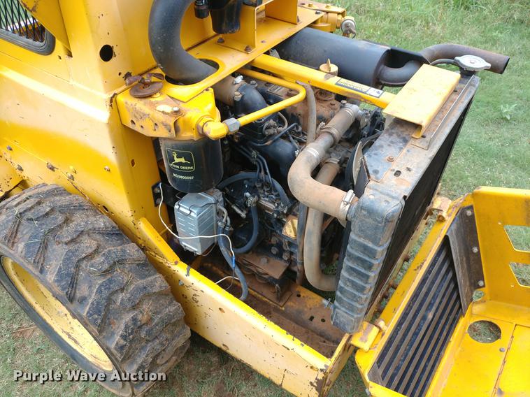 image for item G1348 1987 John Deere 575 skid steer