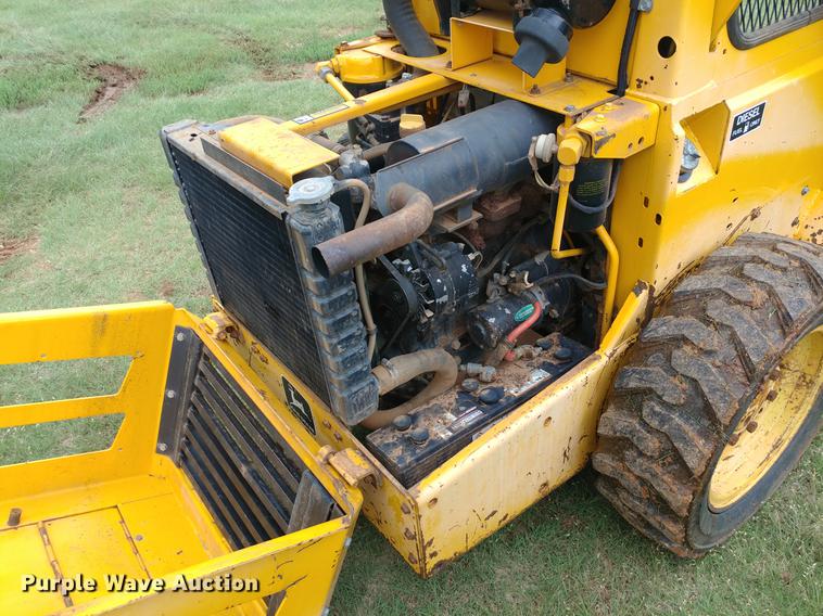 image for item G1348 1987 John Deere 575 skid steer