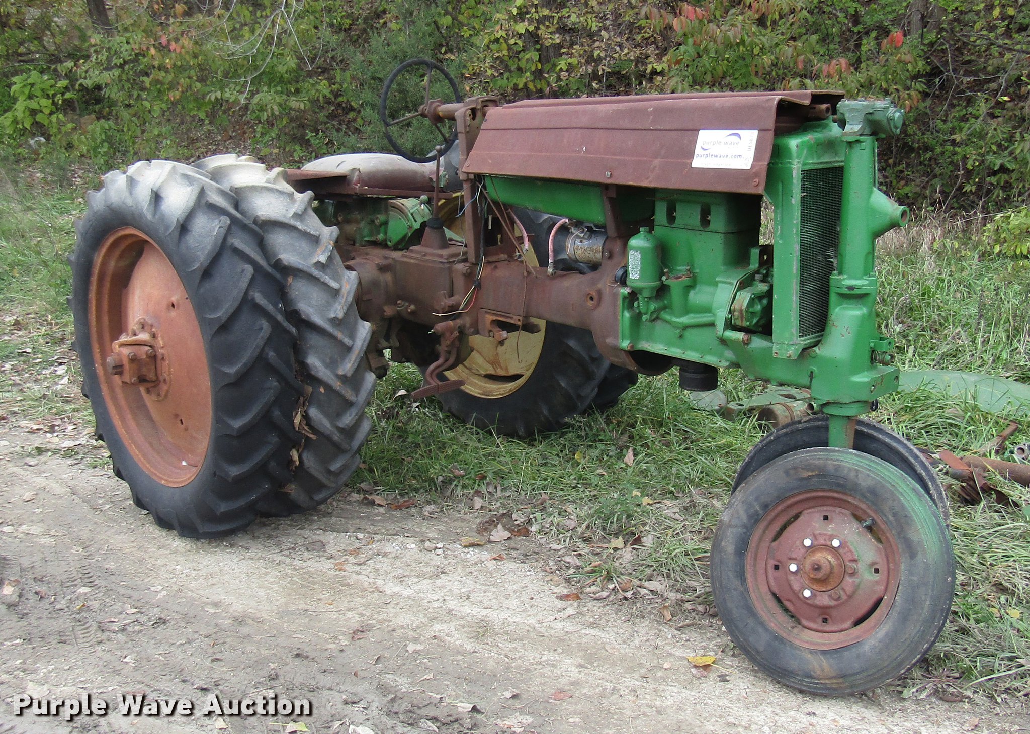John Deere MT tractor in Milan, MO | Item DE5873 sold | Purple Wave