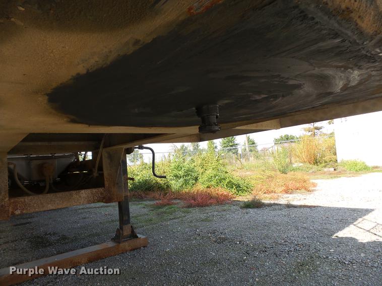 image for item DB7000 2012 KBH fertilizer tender trailer