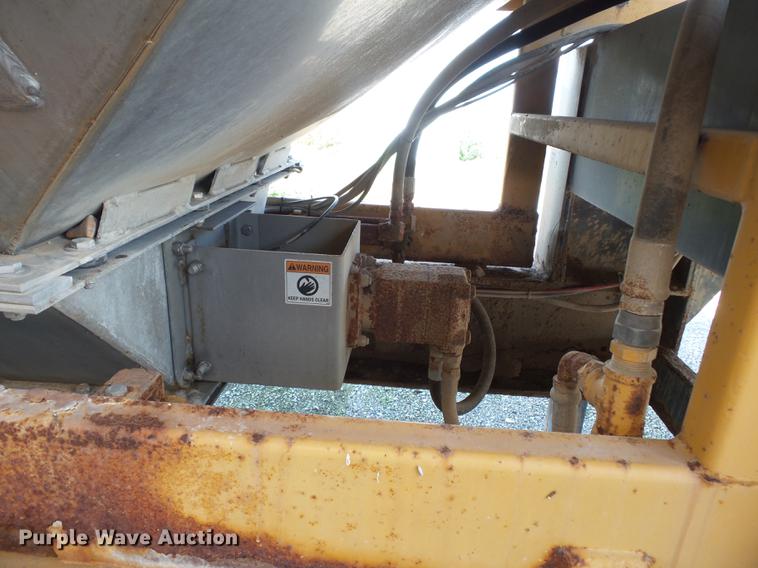 image for item DB7000 2012 KBH fertilizer tender trailer
