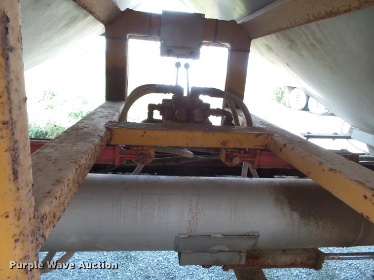 image for item DB7000 2012 KBH fertilizer tender trailer