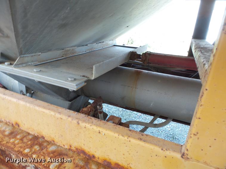 image for item DB7000 2012 KBH fertilizer tender trailer