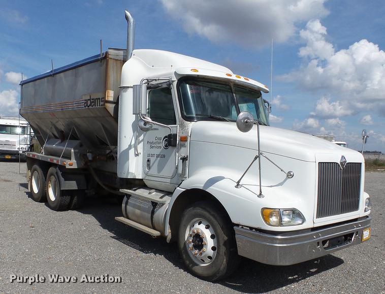 image for item DB7001 2006 International 9400i fertilizer tender truck