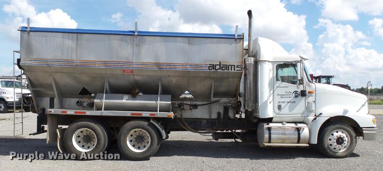 image for item DB7001 2006 International 9400i fertilizer tender truck