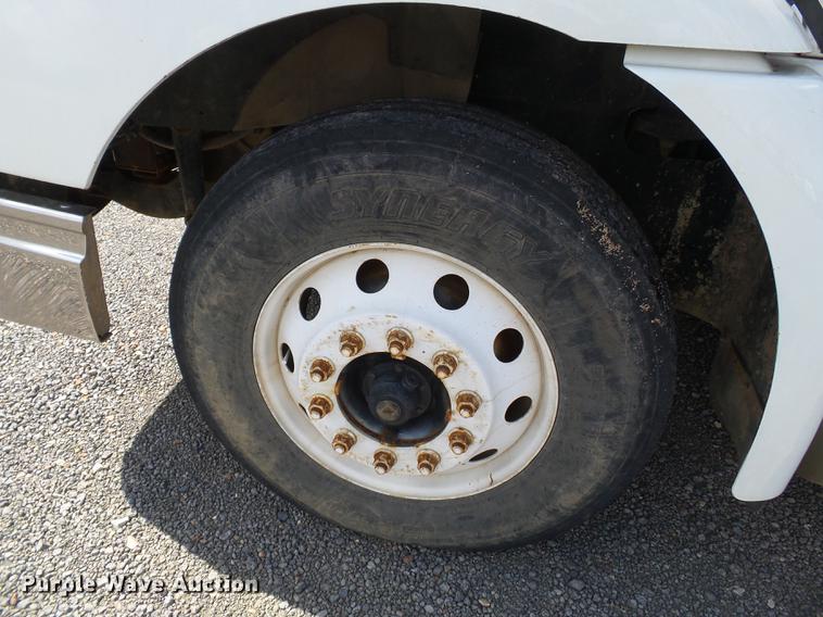 image for item DB7001 2006 International 9400i fertilizer tender truck