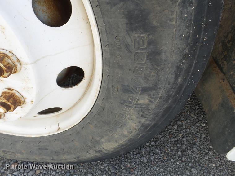 image for item DB7001 2006 International 9400i fertilizer tender truck